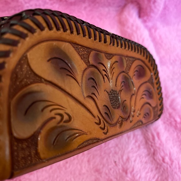 Vintage Antique Leather Hand Tooled Floral Pattern Zippered Purse Clutch - Picture 13 of 16